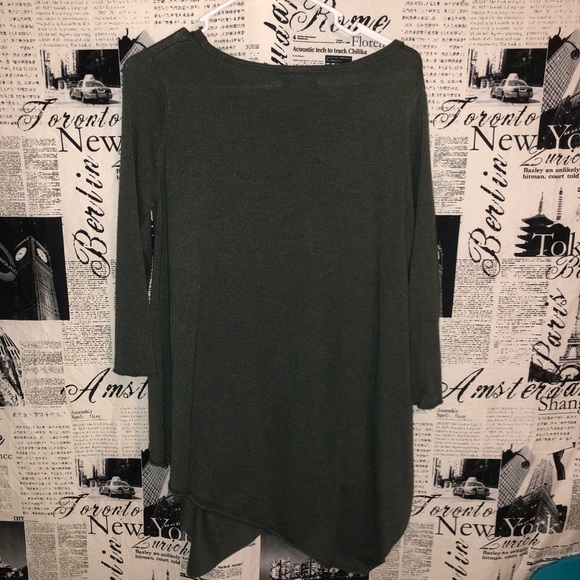 Asymmetrical grey sweater w/ 3/4 length sleeves - Picture 2 of 5